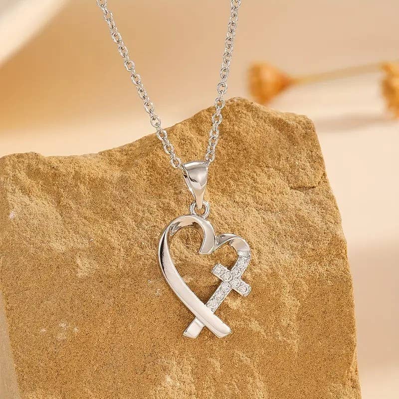 Colgante de Cruz en Forma de Corazón Collar Joyería Cristiana Regalo para Mujeres